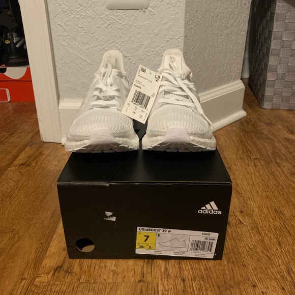 Women’s Adidas UltraBoost triple white - Picture 2 of 5